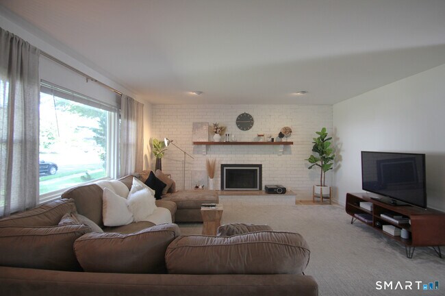 Foto del edificio - 83 Quinlan Ave