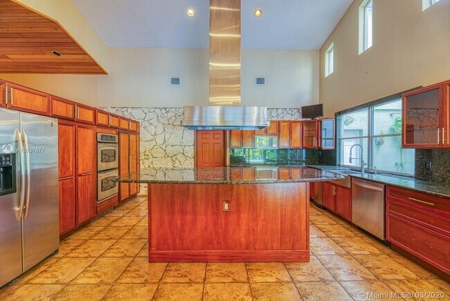 Building Photo - 7997 SW 76th Ave