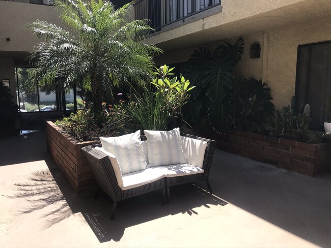 Building Photo - 3414 Jasmine Ave