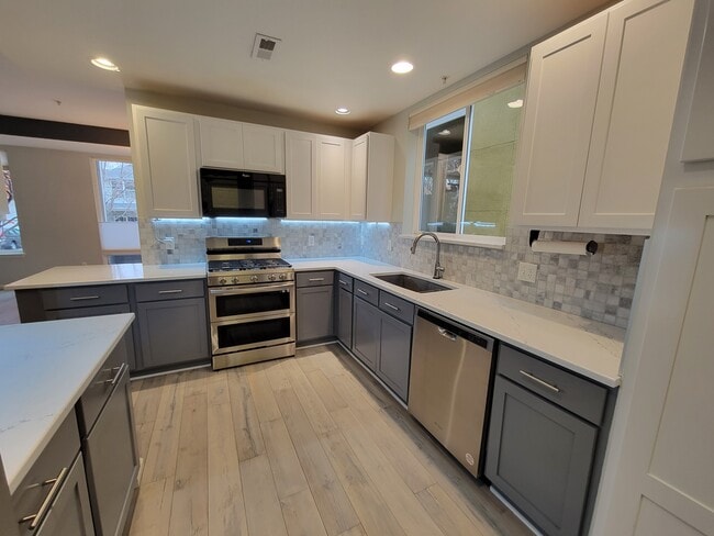 Kitchen - 1761 Yellow Pine Ave