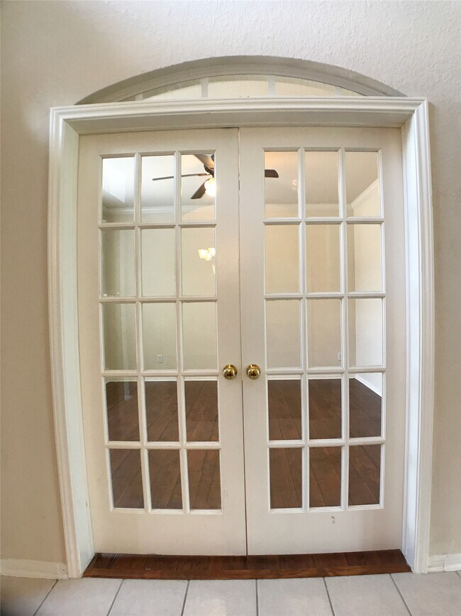 Building Photo - 6323 Sunset Cove Ln
