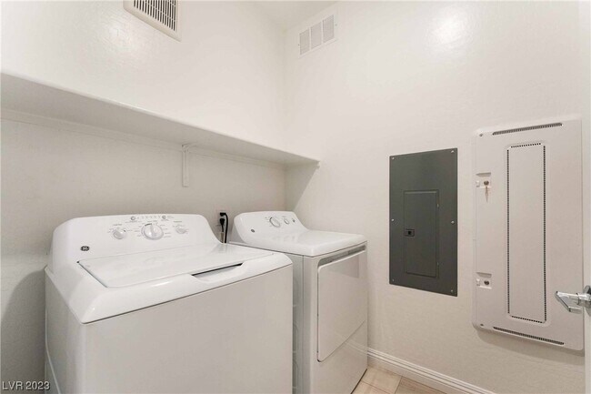Foto del edificio - 2555 Hampton Rd