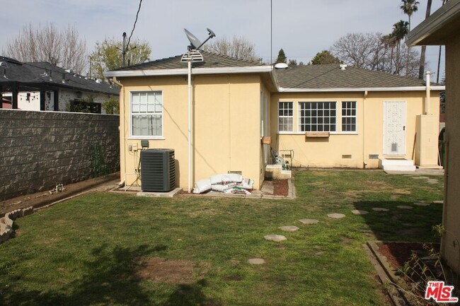 Foto del edificio - 2561 Tilden Ave