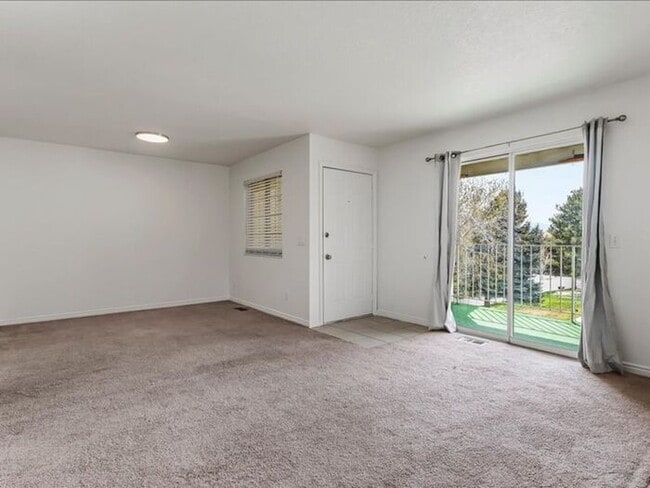 Foto del edificio - SANDY  2 BED 2 BATH CONDO, small pet OK