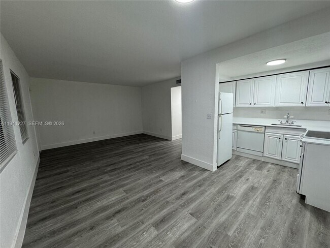 Foto del edificio - 1525 NE 135th St