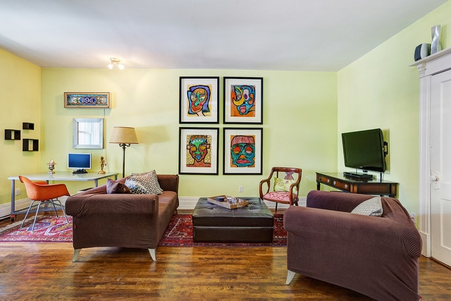 Living room - 2364 Rue De Bordeaux