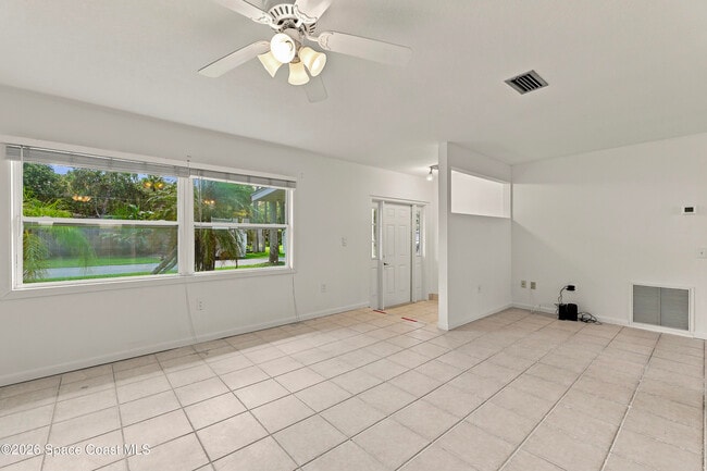 Building Photo - 215 Pelican Dr