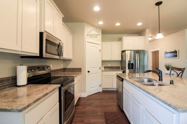 Building Photo - FURNISHED: 4 Bedroom, 2.5 Bath Home in Kennewick