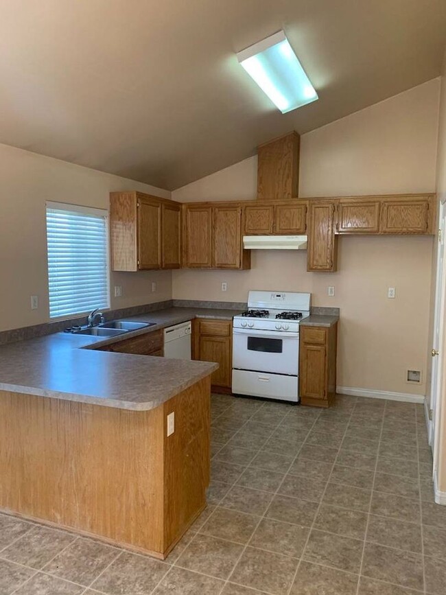 Building Photo - 5404 El Palacio Dr
