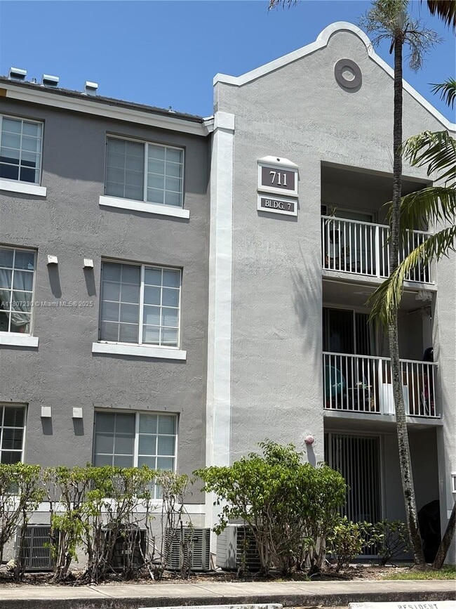 Building Photo - 711 SW 111th Way
