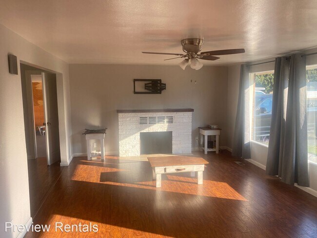 Foto del edificio - 3 br, 1 bath House - 10450 Sterling Road