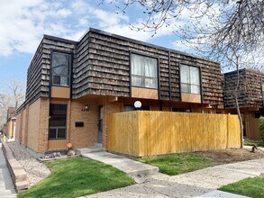 Building Photo - 6498 Welch Ct