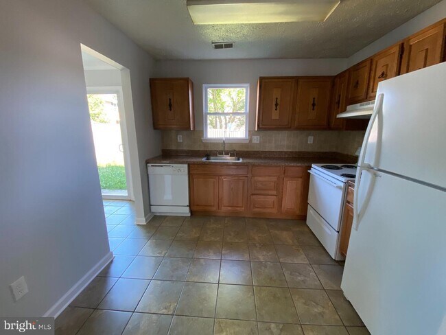 Building Photo - 4287 Drake Ct