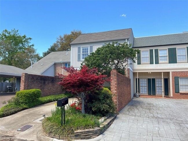 Building Photo - 2923 Canterbury Ct