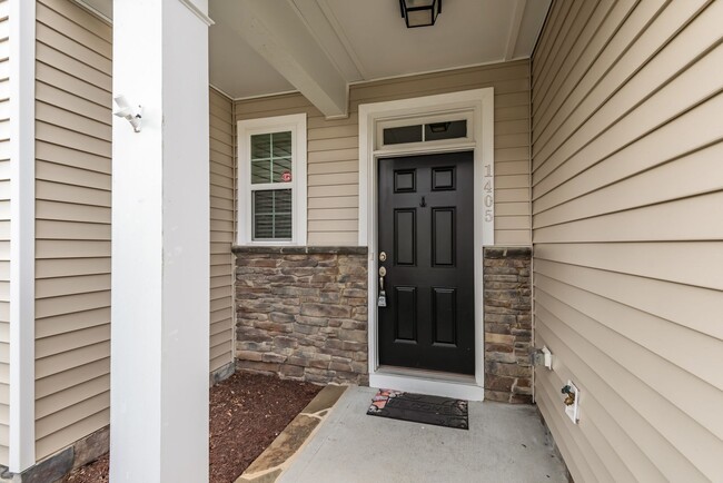 Building Photo - Excellent location near Southpoint Mall & ...