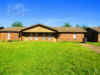 Building Photo - 3015-3015 Hines Dr