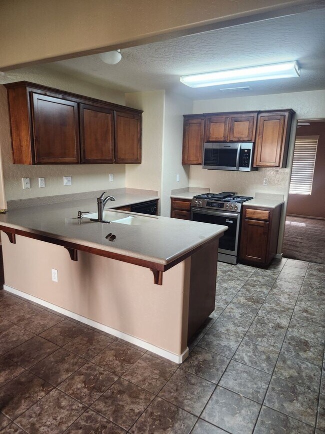 Building Photo - 2884 Sauvignon St