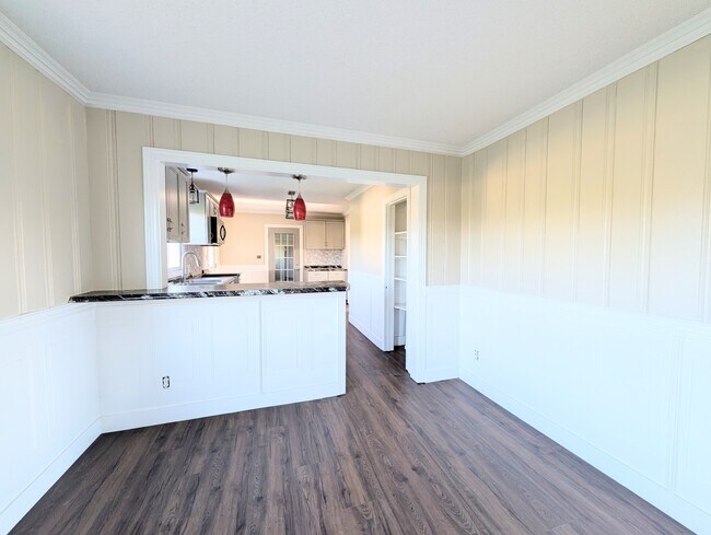 Foto del edificio - 4143 Devine Rd