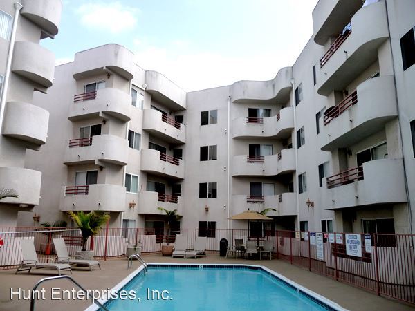 Building Photo - 307 S Reno St