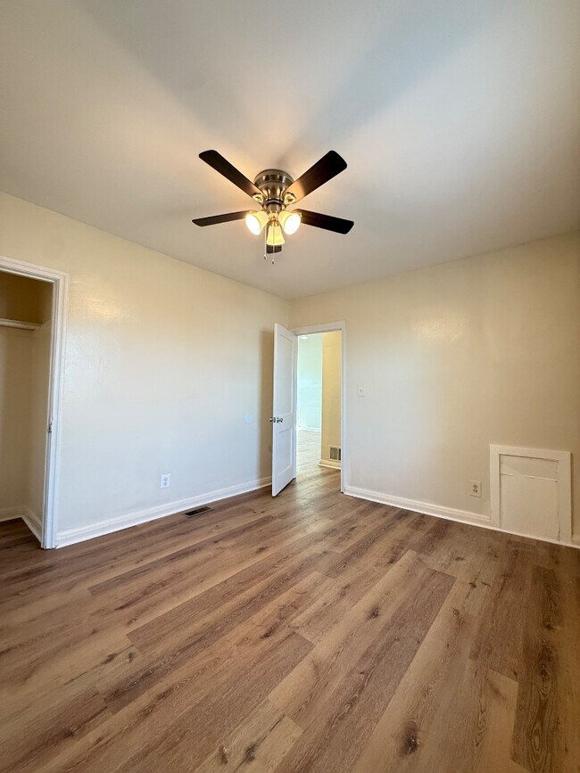 Foto del edificio - 7521 Lange St