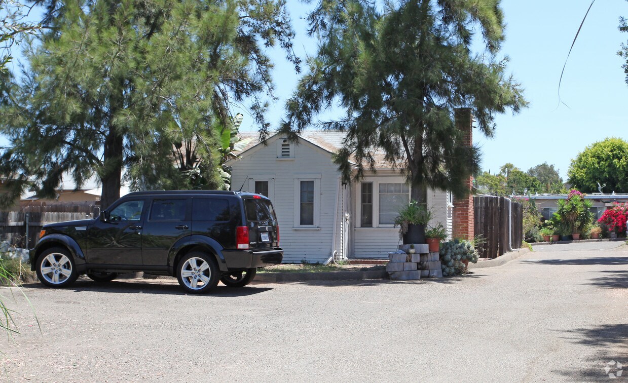 Primary Photo - 4945 Comanche Dr