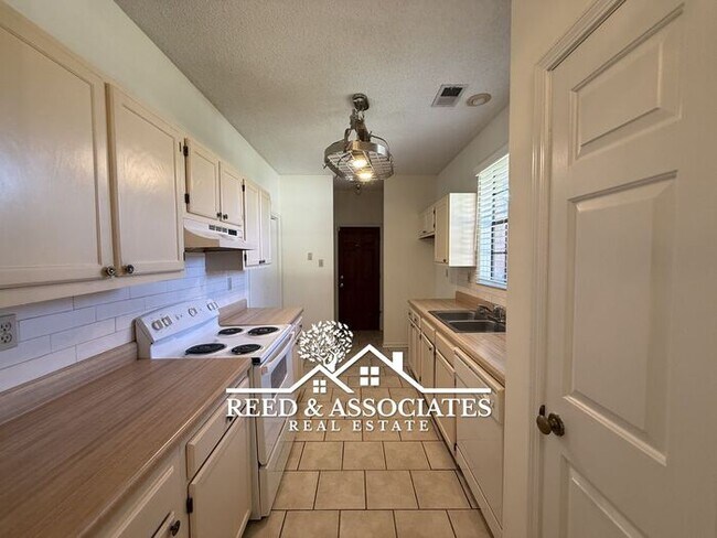 Foto del edificio - Spacious: 3 Bedroom in Cordova!
