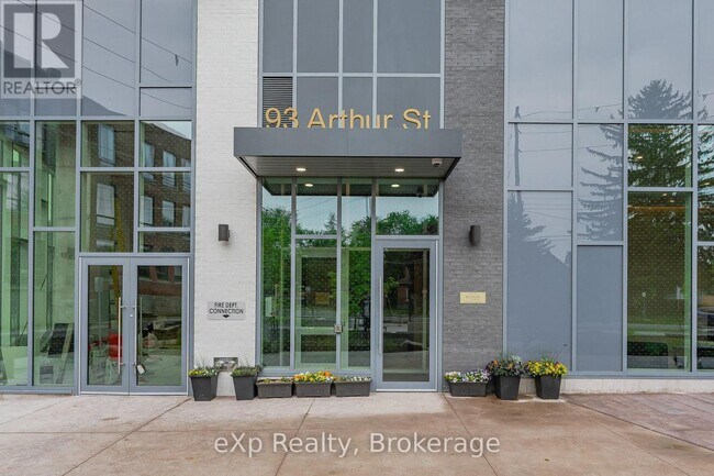 Photo du bâtiment - 93-693 Arthur St S