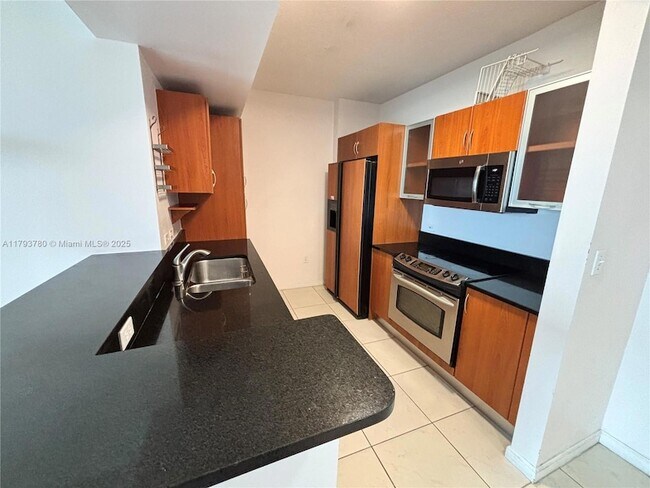 Foto del edificio - 2775 NE 187th St