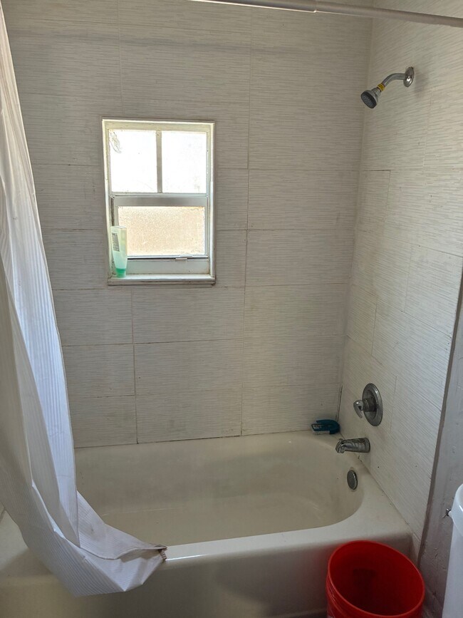 Foto del edificio - 4425 NW 23rd Ct