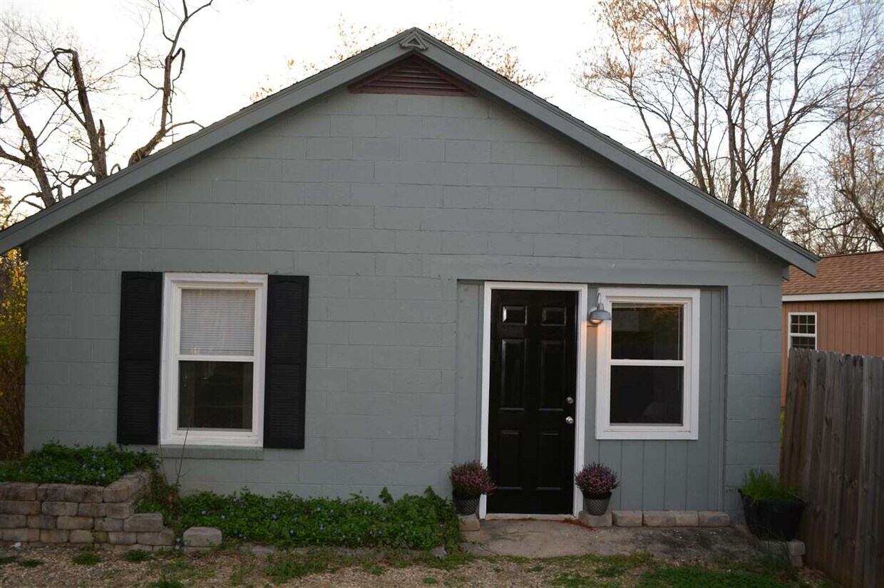 Primary Photo - 2974 Milton Rd