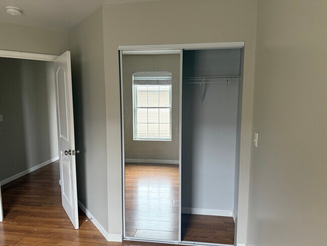 Foto del edificio - 206 S Springfield St