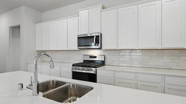 Building Photo - 4170 Plateau Dr