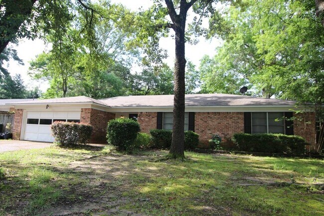Foto del edificio - Available Now! 3 Bedroom, 2 Bathroom Home ...