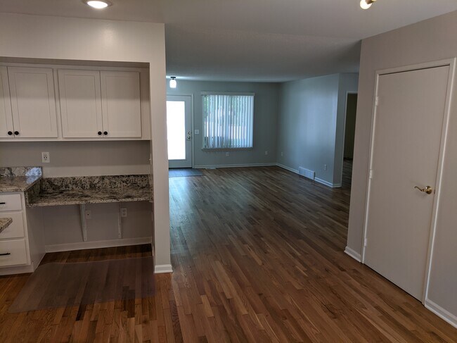 Hardwood floors - 781 Ross Rd