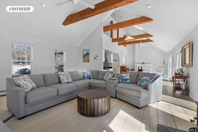 Foto del edificio - 4 Winterberry Ln