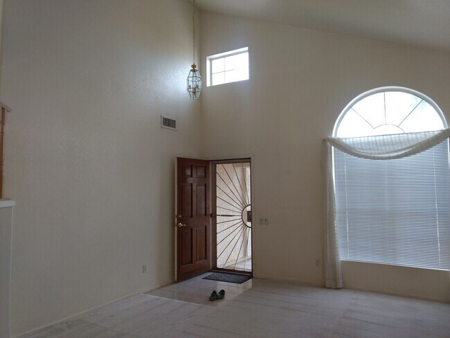 Foto del edificio - 3213 E Rosemonte Dr