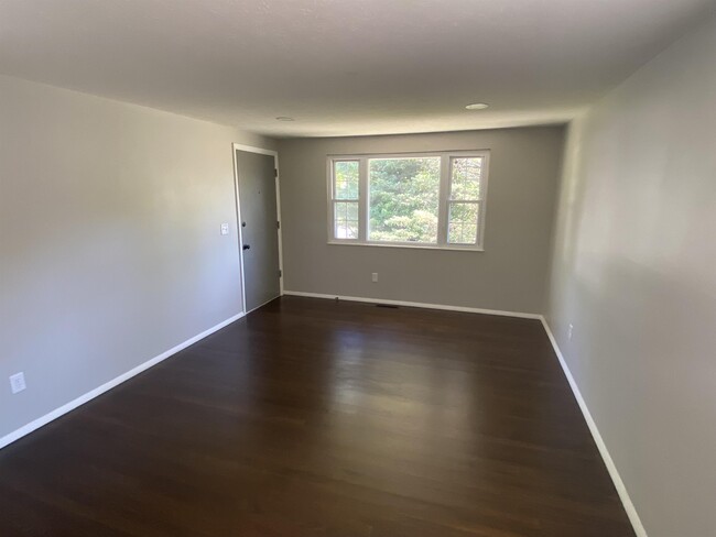 Building Photo - 3799 Devton Dr