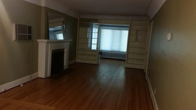 Building Photo - 822 Hawthorn Ave