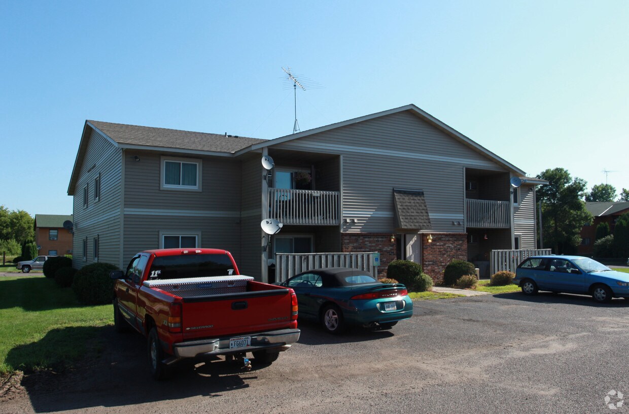 100 Sarah Ln, Somerset, WI 54025 Apartments in Somerset, WI