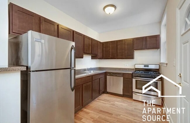 Photo - 624 W Cornelia Ave Apartment