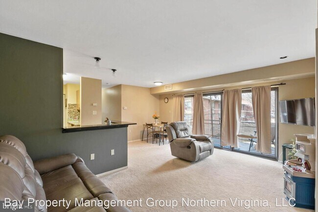 Building Photo - 3 br, 1.5 bath House - 7372 Lee Hwy # 102