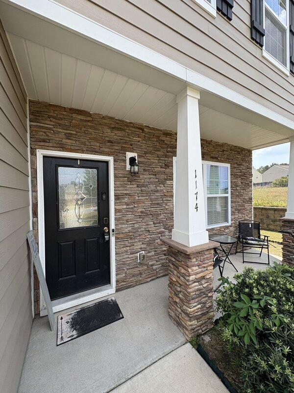 Building Photo - 1174 Primrose Dr