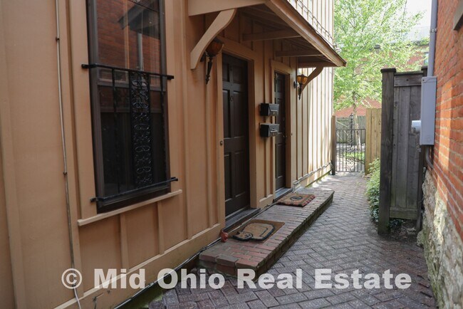 Foto del edificio - 51 Stewart Ave