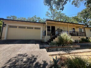 Building Photo - 825 Isola Way