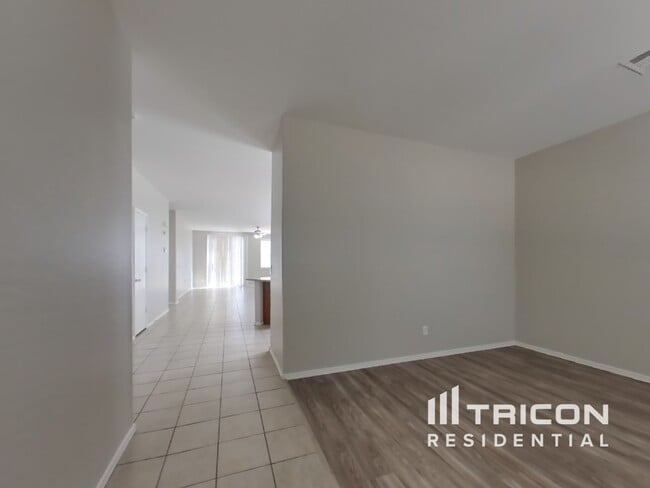 Building Photo - 45438 W Guilder Ave