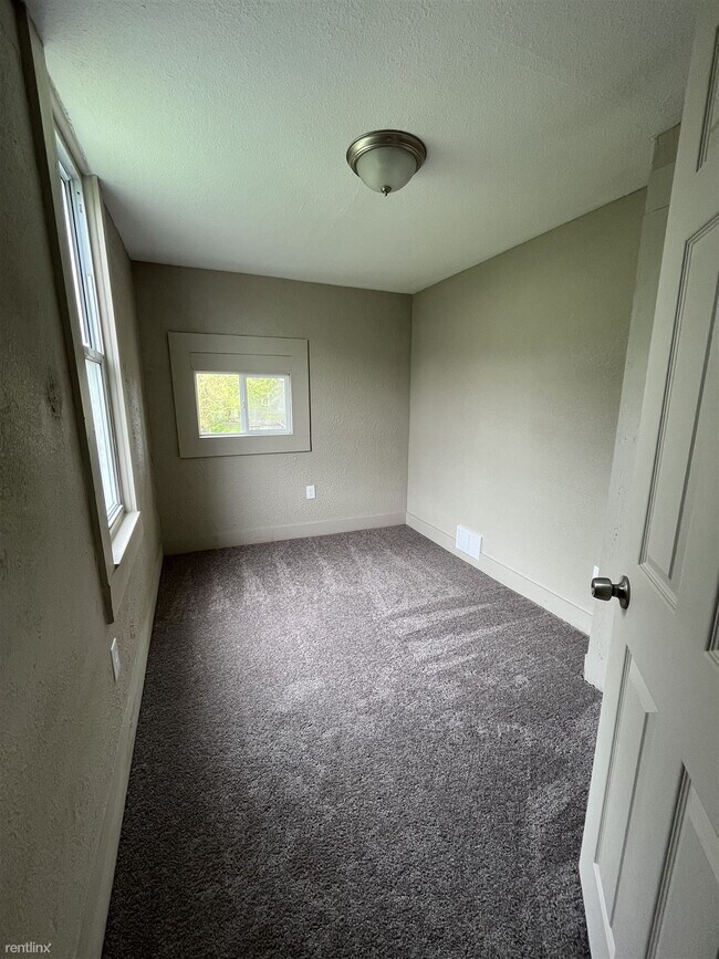 Building Photo - 2 br, 1 bath Duplex - 56 W Glenwood St Low...