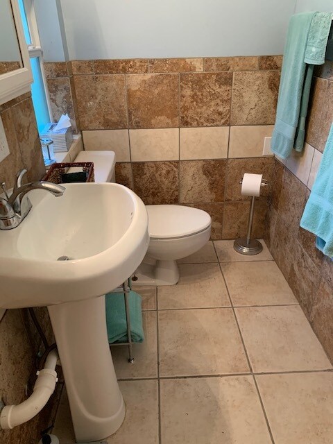 Foto del edificio - 2441 SW Warwick St