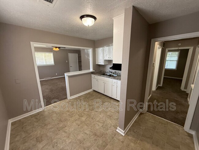 Foto del edificio - 3403 Sharpe Ave