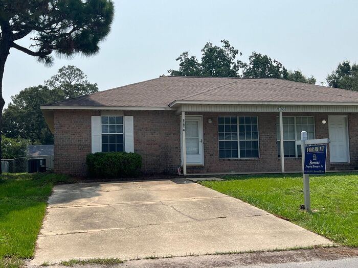 Primary Photo - Gulf Breeze - Greenbriar Estates - 2 bedro...