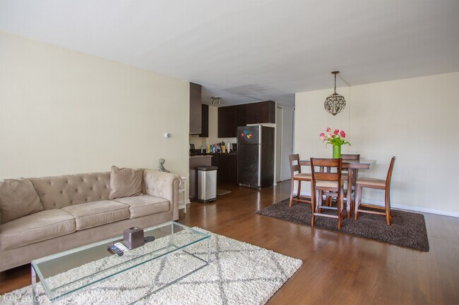 Foto del edificio - 253 E Delaware Pl